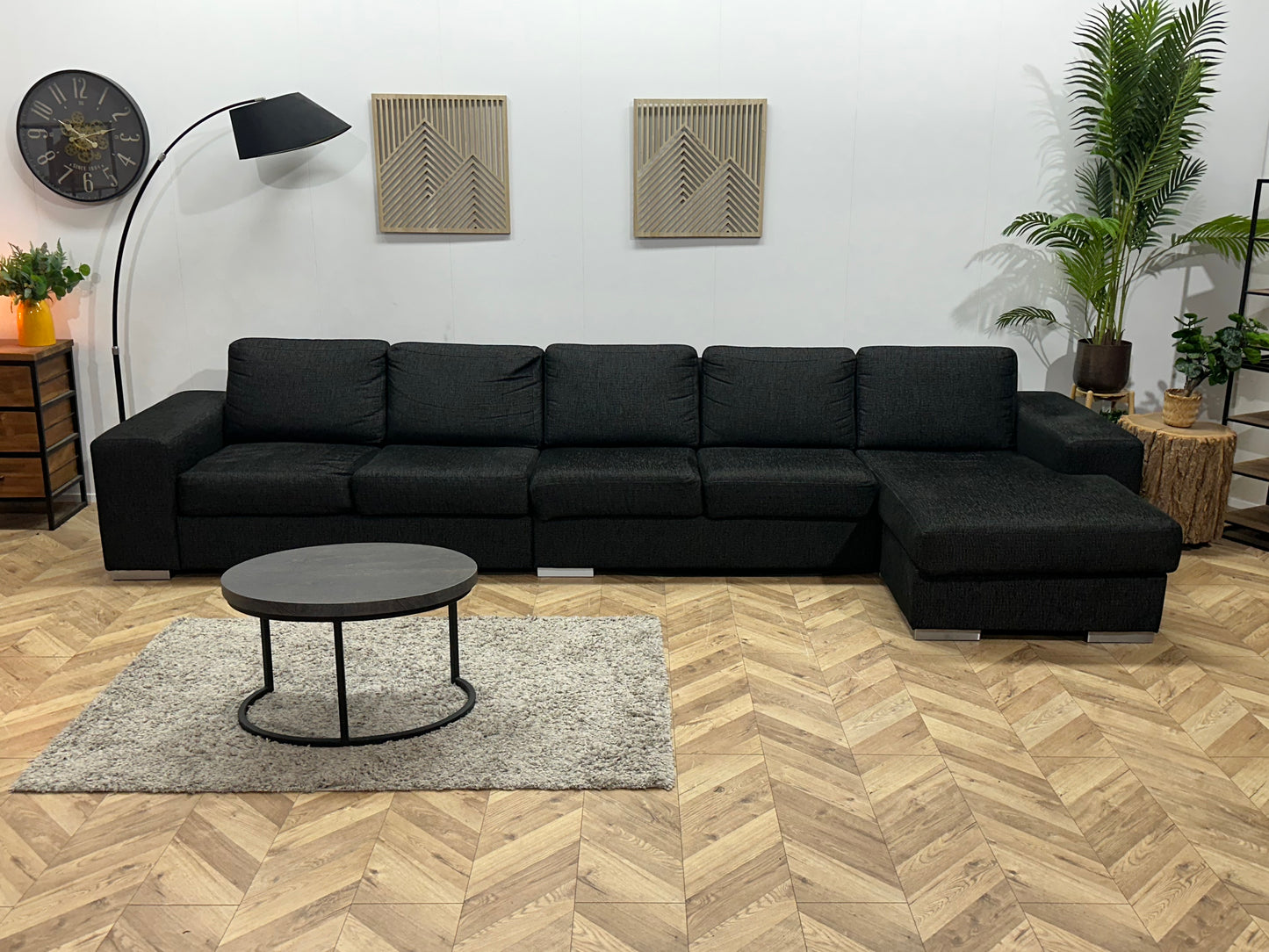 Zwarte Ruime Hoekbank ~ Losse Kussens Met Afneembare Hoezen