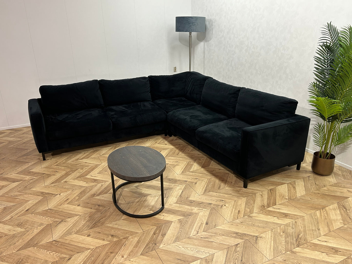 Zwarte Velvet Hoekbank ~ Losse Kussens Met Afneembare Hoezen