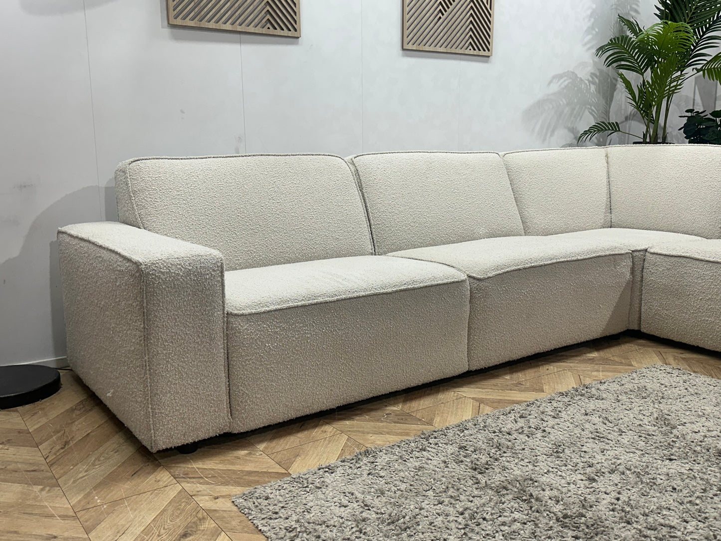 Witte Bouclé Stoffen Hoekbank ~ Vaste Kussens