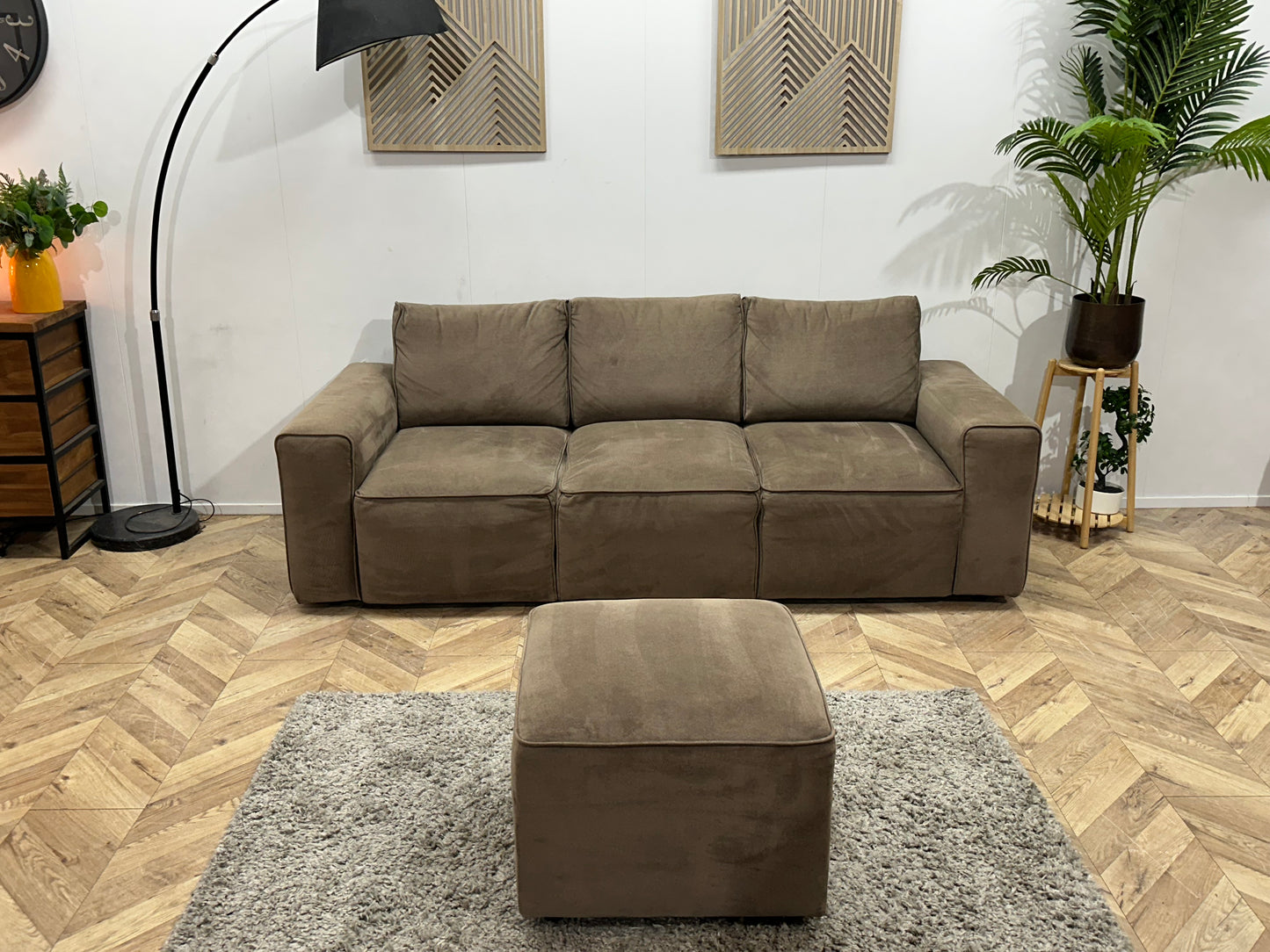 Bruine Velvet 2.5-Zits Bank Incl Hocker ~ Losse Rugkussens