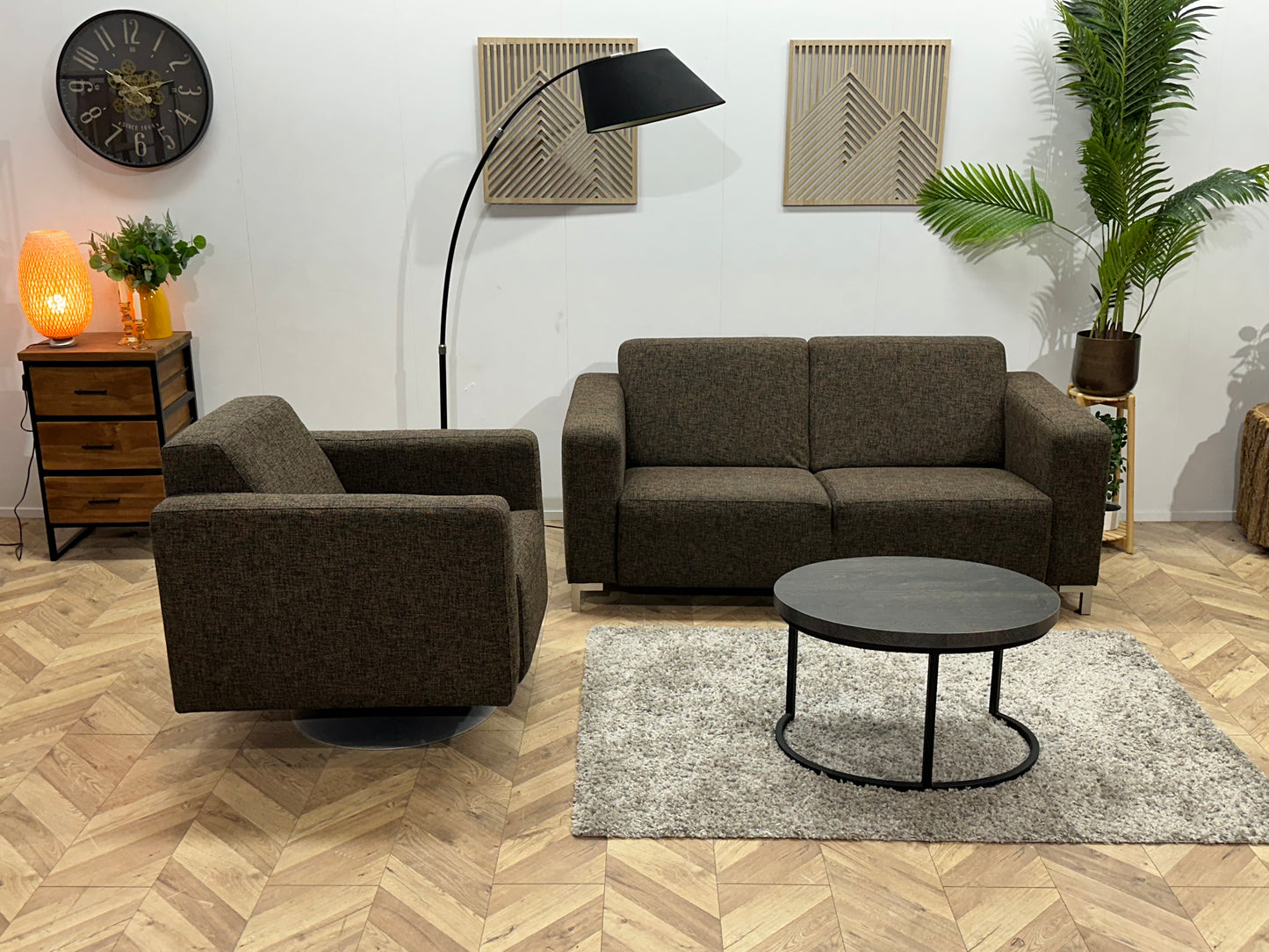 Bruine 2.5-Zits Bank Inc Fauteuil ~ Vaste Kussens