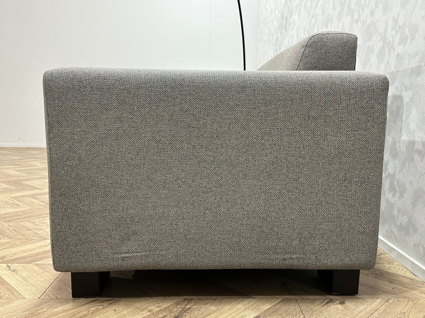 Licht grijze 2.5-Zits Bank Inc Hocker ~  Vaste Kussens