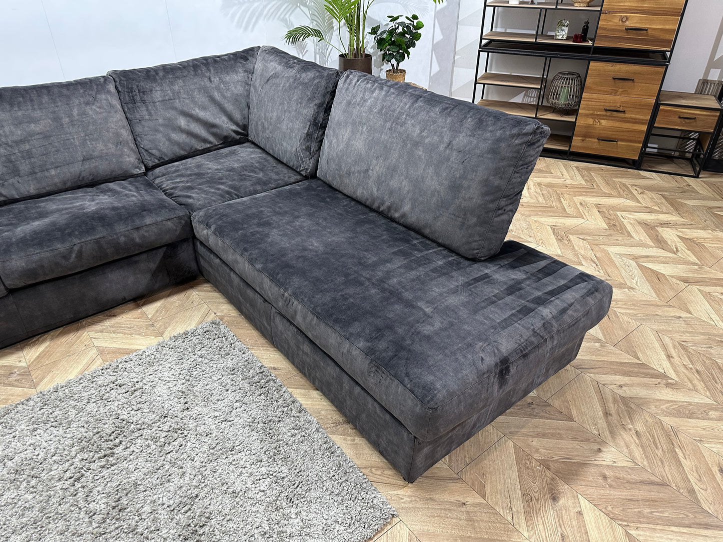Zwarte Velvet Hoekbank ~ Losse Kussens Met Afneembare Hoezen