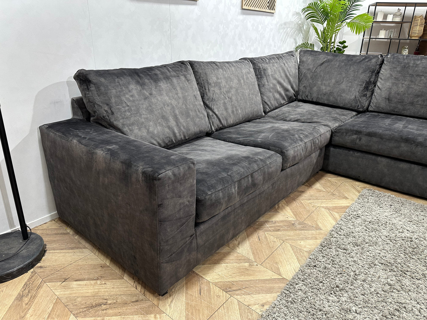 Zwarte Velvet Hoekbank ~ Losse Kussens Met Afneembare Hoezen