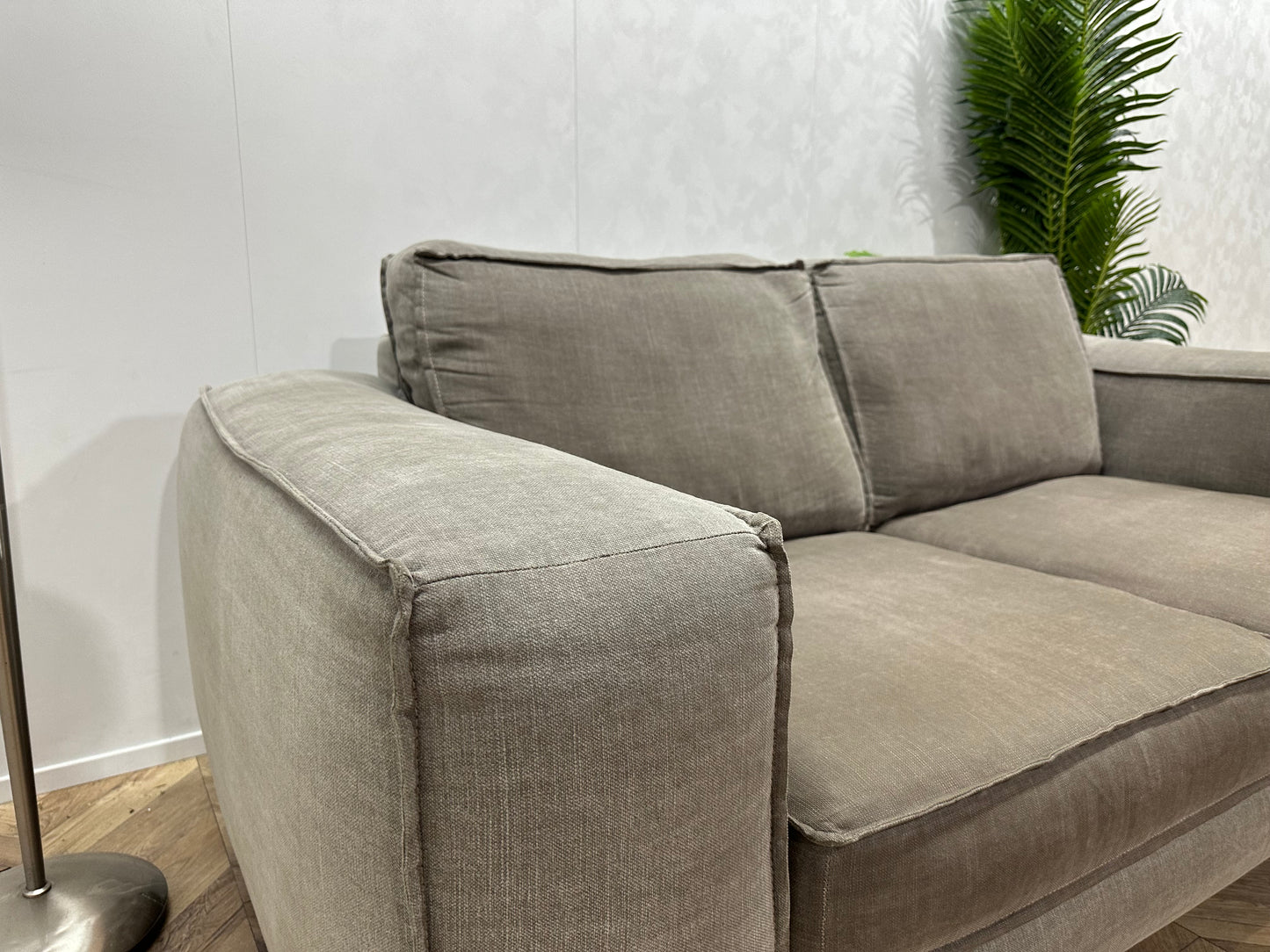 Grijze 2.5-Zits Bank ~ Losse Kussens Met Afneembare Hoezen