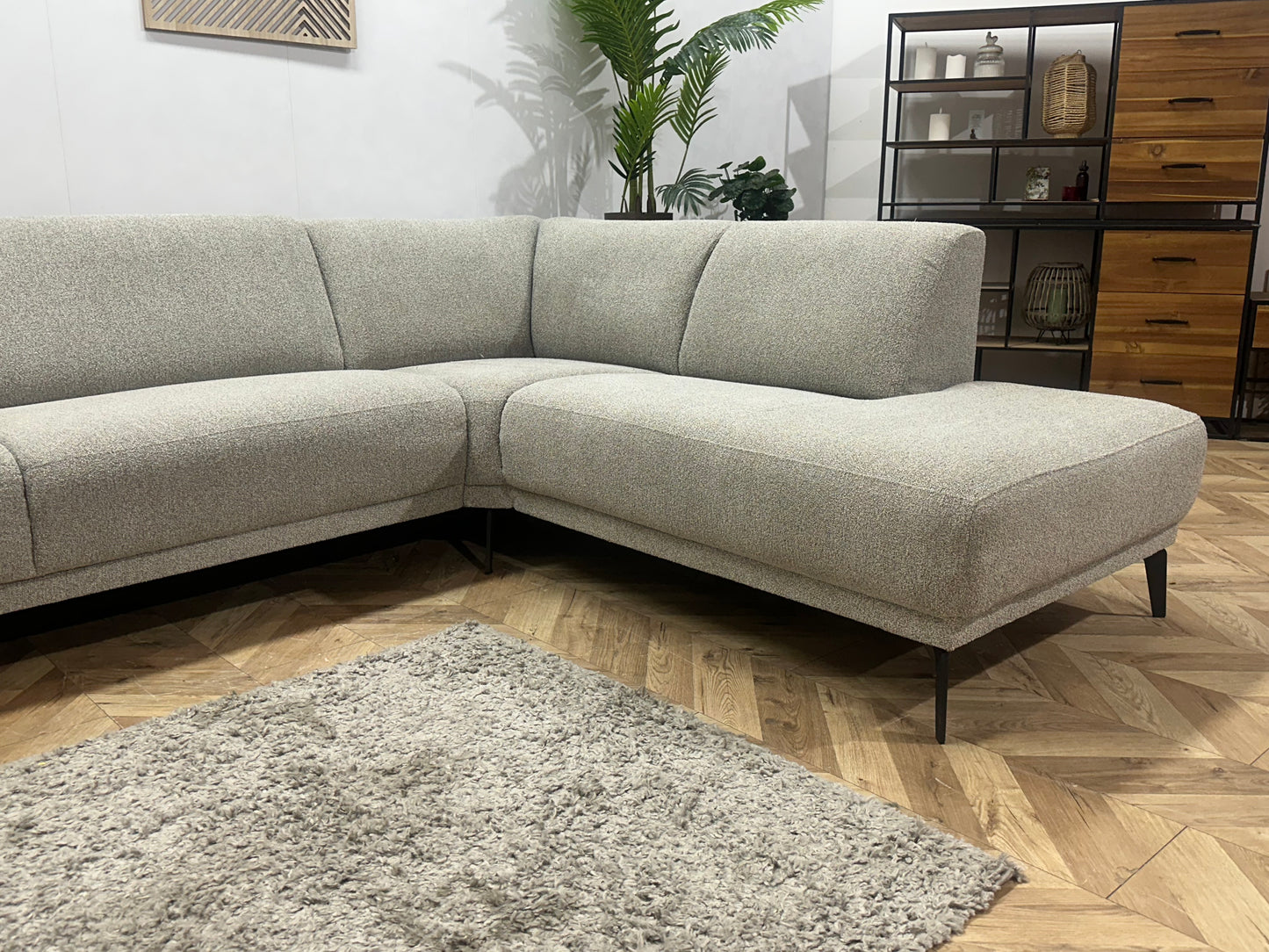 Licht Grijze Bouclé Stoffen Hoekbank ~ Vaste Kussens