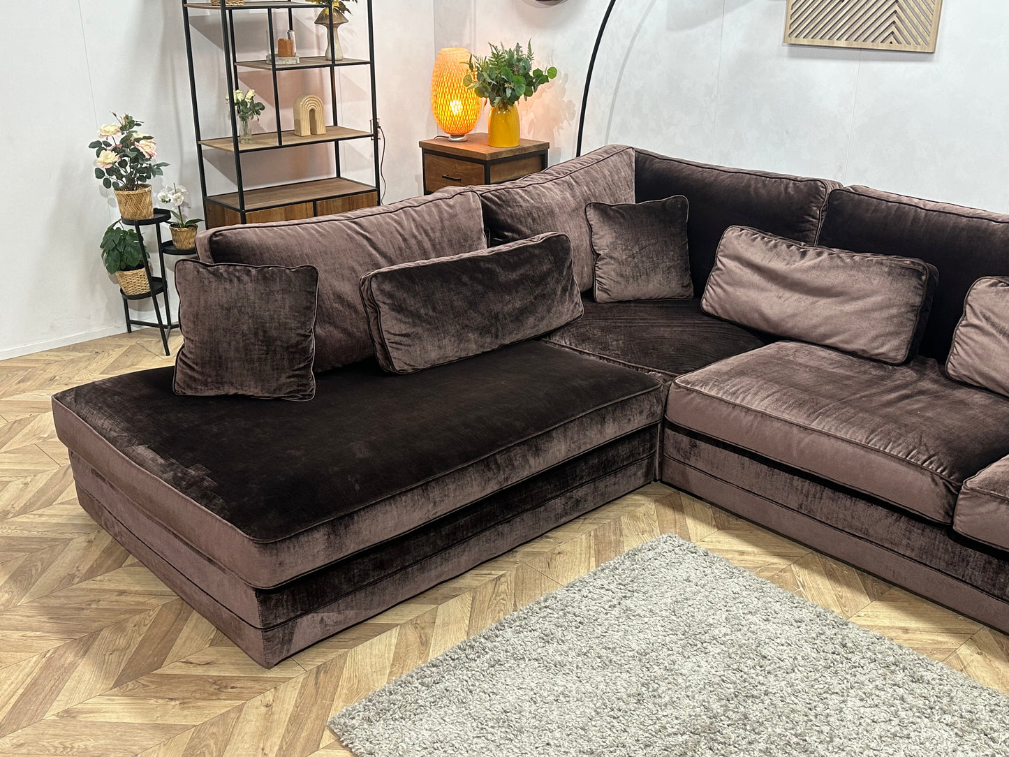 Bruine Velvet Hoekbank ~ Losse Kussens Met Afneembare Hoezen
