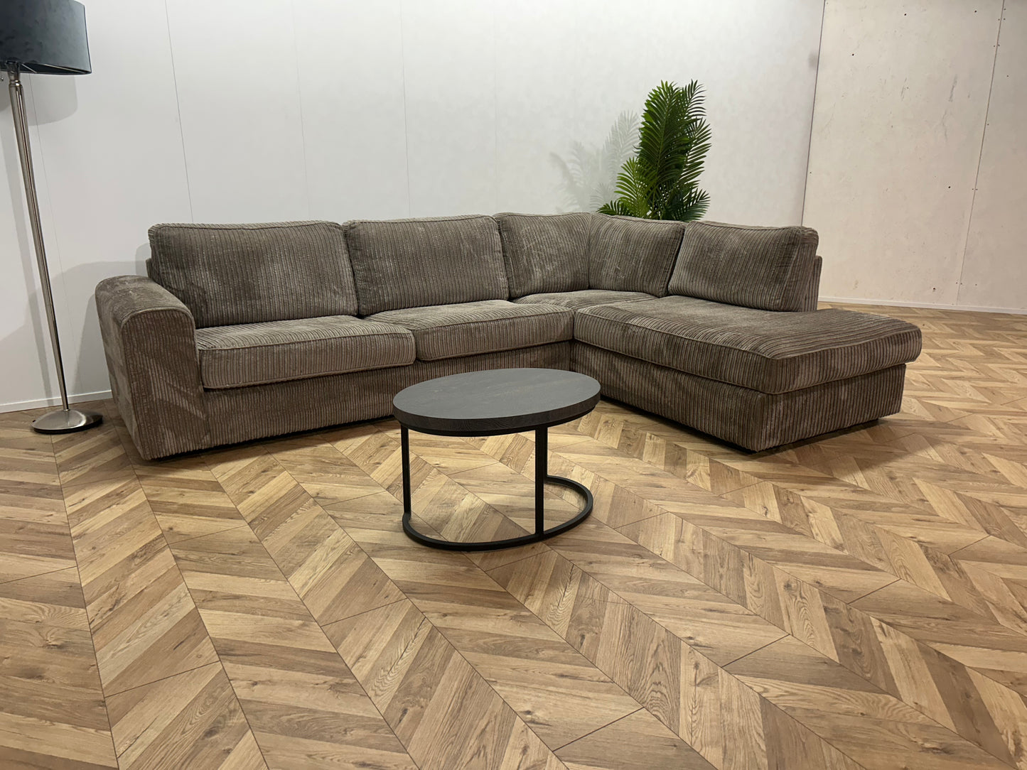 Taupe Ribstof Hoekbank ~ Losse Kussens Met Afneembare Hoezen