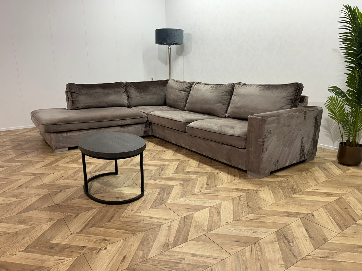 Licht Grijze Velvet Hoekbank ~ Losse Kussens Met Afneembare Hoezen