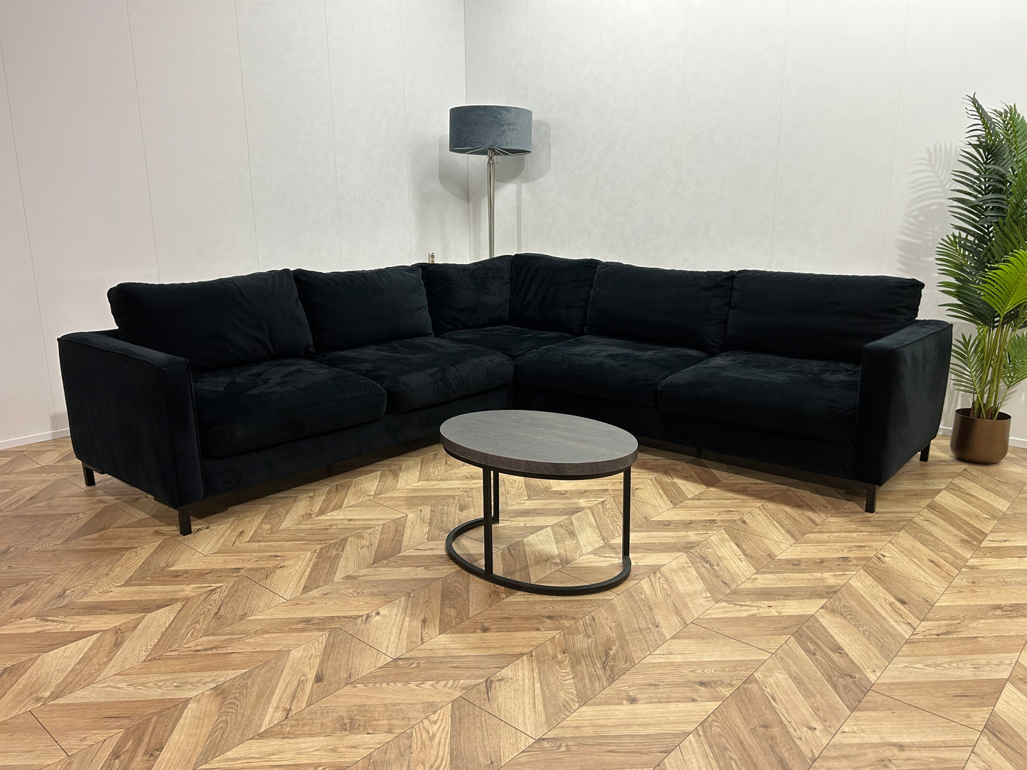 Zwarte Velvet Hoekbank ~ Losse Kussens Met Afneembare Hoezen