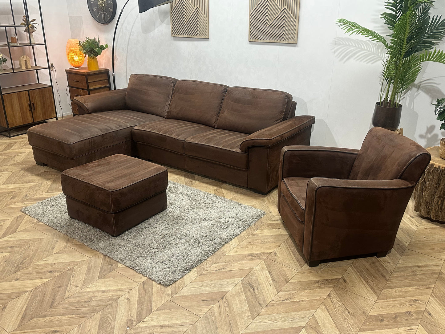 Bruine Suède Stoffen Banken Set Inc Hocker ~ Vaste Kussens