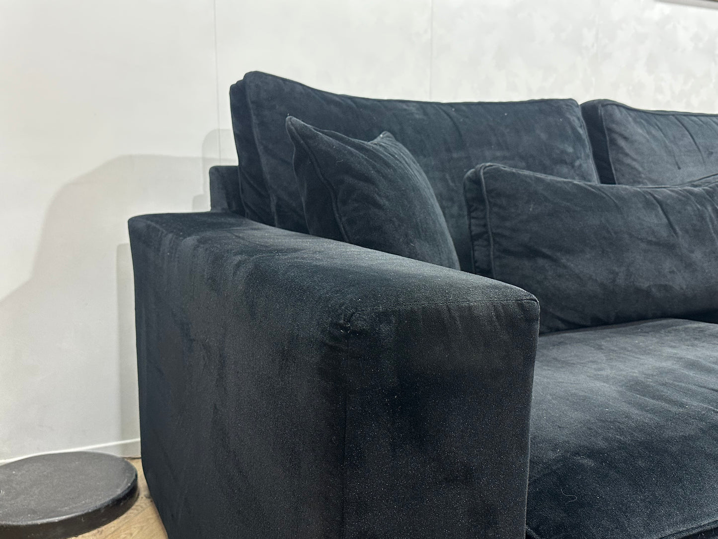 Zwarte Velvet Hoekbank ~ Losse Kussens Met Afneembare Hoezen