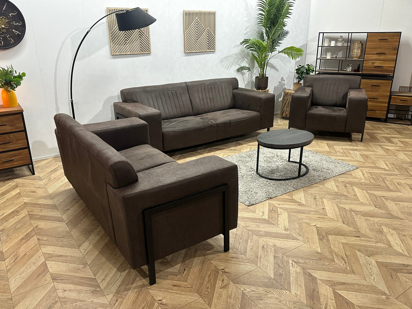 Bruine Suède Stoffen Banken Set Inc Fauteuil ~ Vaste Kussens