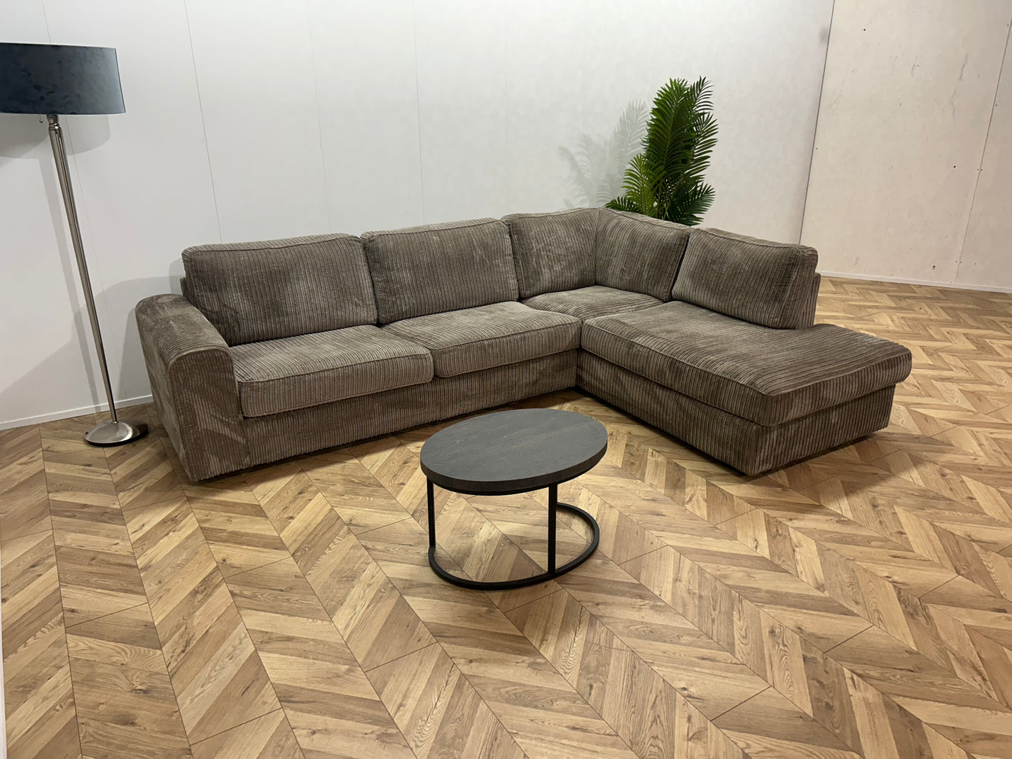 Taupe Ribstof Hoekbank ~ Losse Kussens Met Afneembare Hoezen