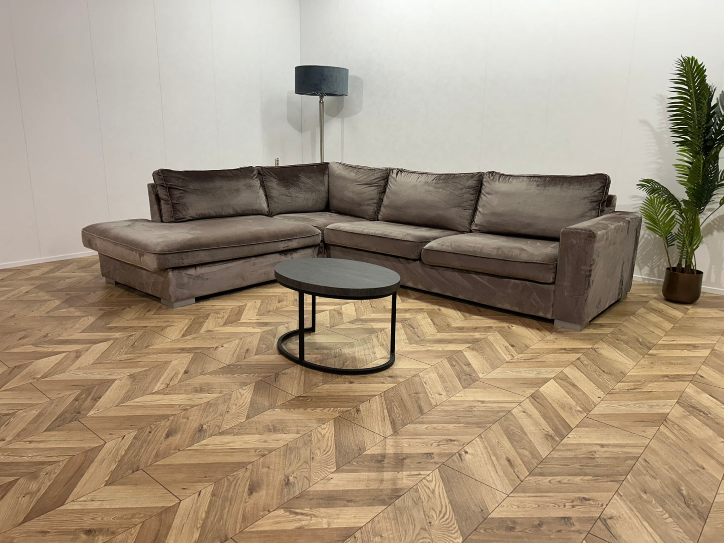Licht Grijze Velvet Hoekbank ~ Losse Kussens Met Afneembare Hoezen
