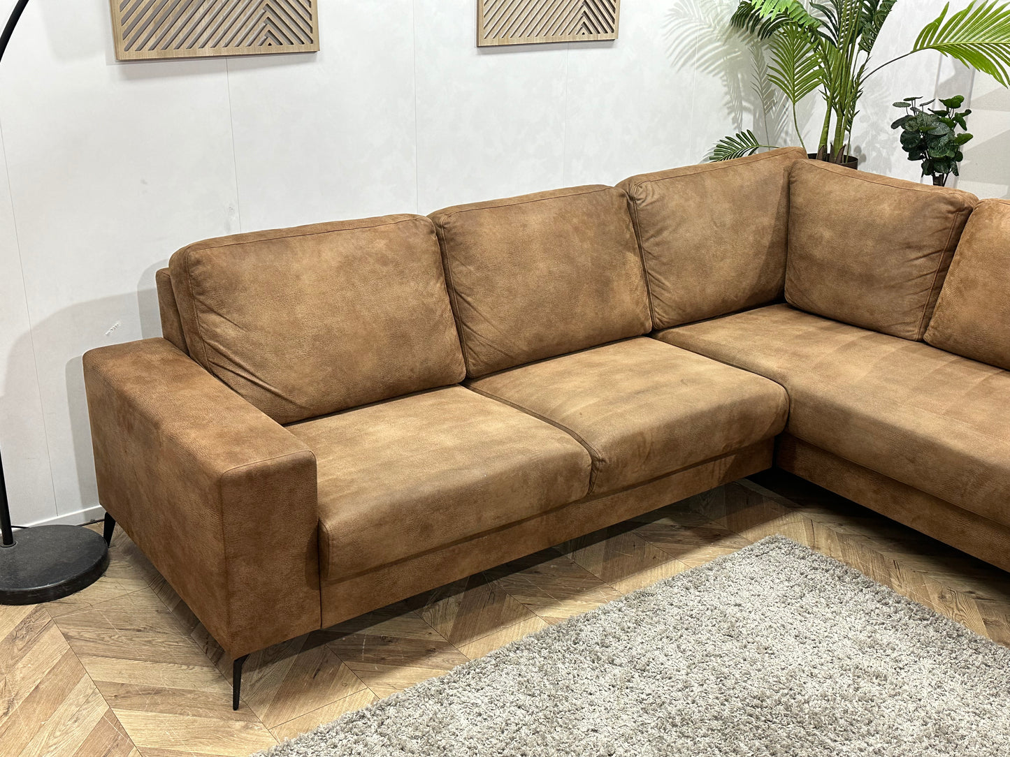Cognac Bruine Suède Stoffen Hoekbank ~ Losse Rugkussens Met Afneembare Hoezen