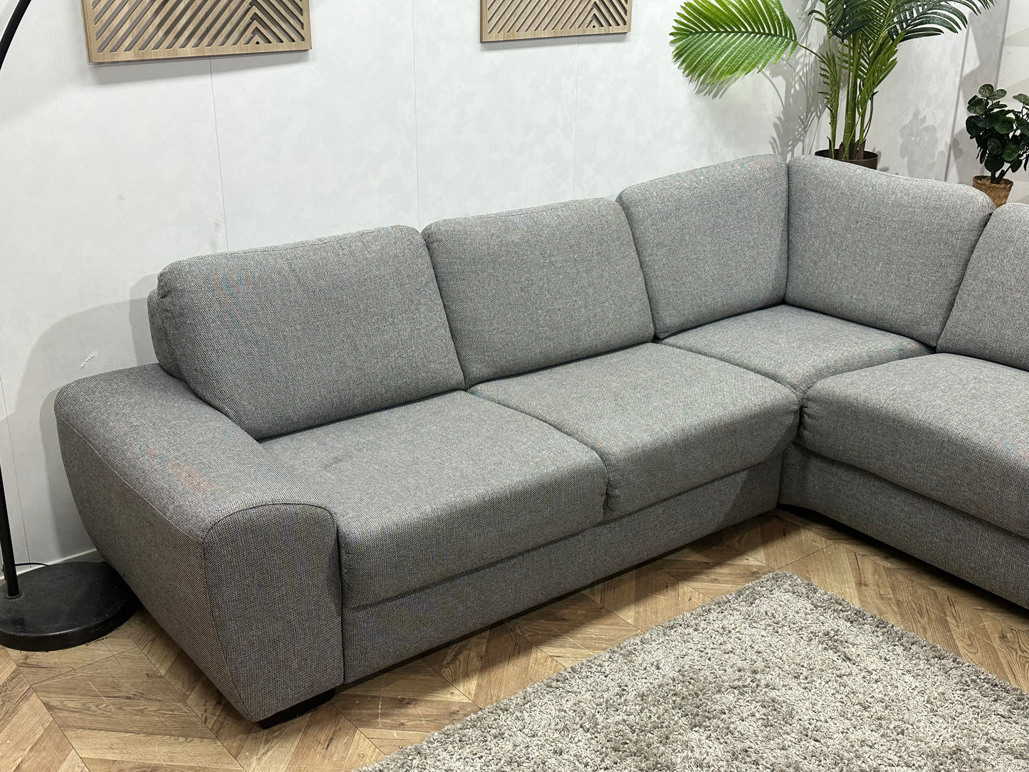 Licht Grijze Hoekbank ~ Vaste Kussens