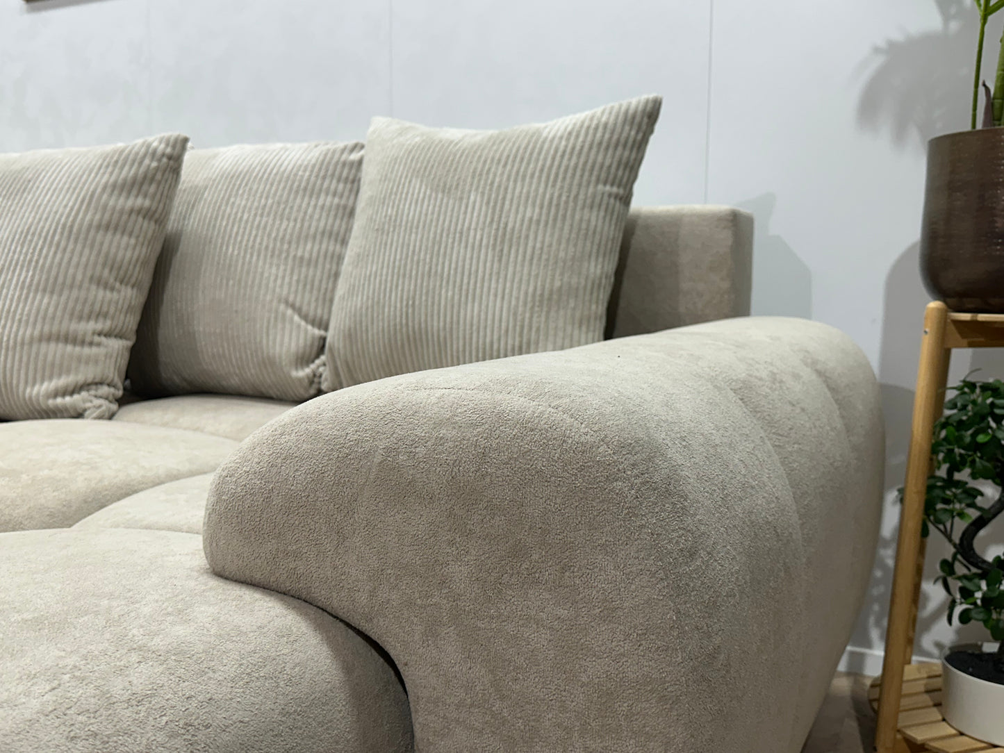 !Showroommodel! Crème Velvet U Bank ~ Losse Ribstof Rugkussens