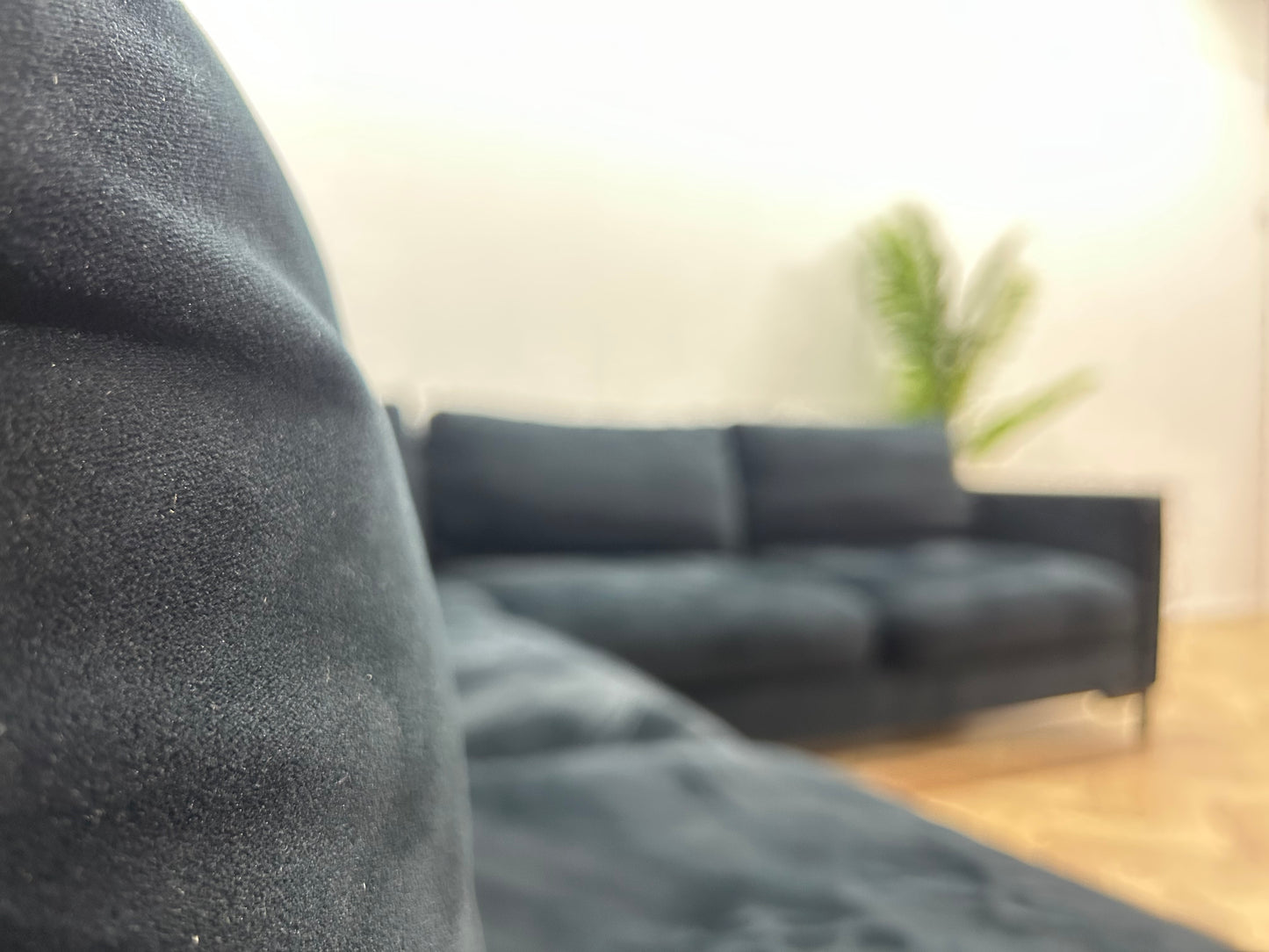 Zwarte Velvet Hoekbank ~ Losse Kussens Met Afneembare Hoezen