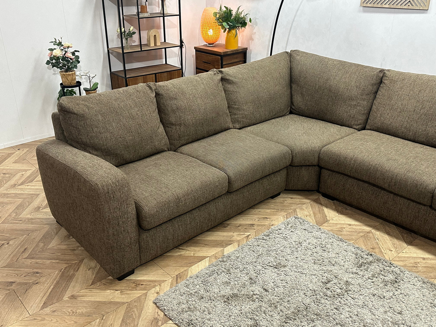 Bruine Hoekbank ~ Losse Rugkussens Met Afneembare Hoezen