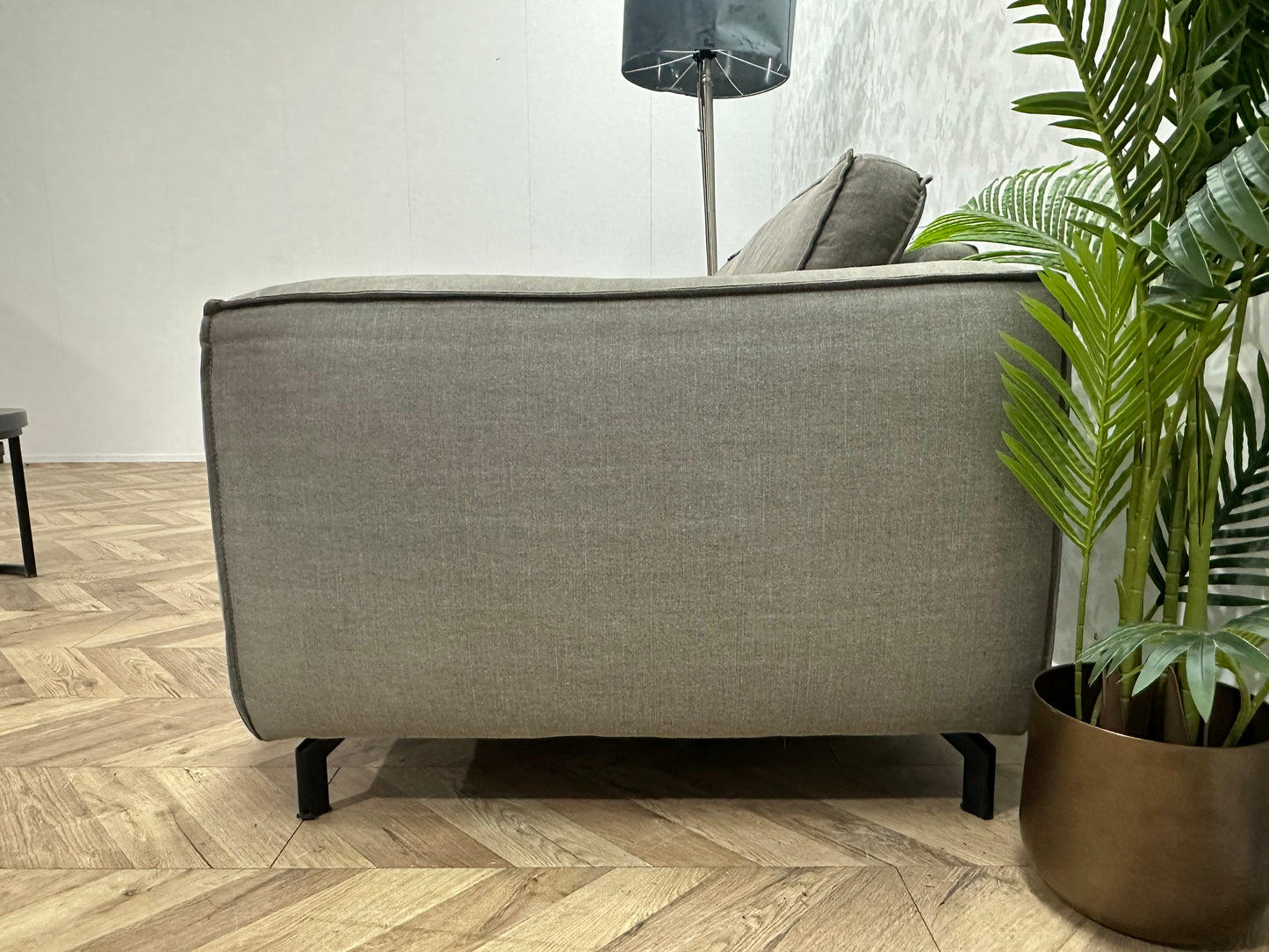 Grijze 2.5-Zits Bank ~ Losse Kussens Met Afneembare Hoezen