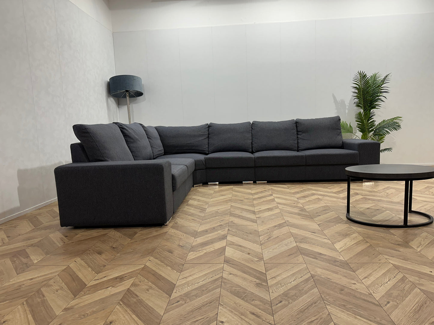 Grijze Ruime Hoekbank ~ Losse Rugkussens Met Afneembare Hoezen