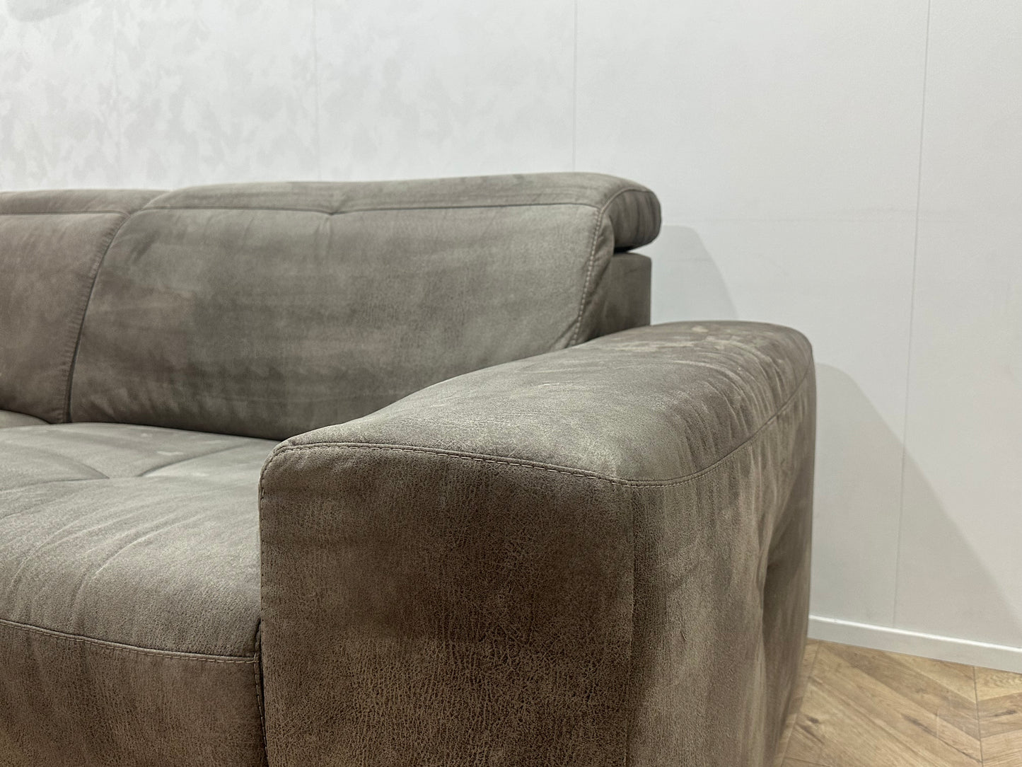 Antraciet Suède Lederen 2.5-Zits Bank ~ Verstelbare Hoofdsteunen ~ Nieuwstaat