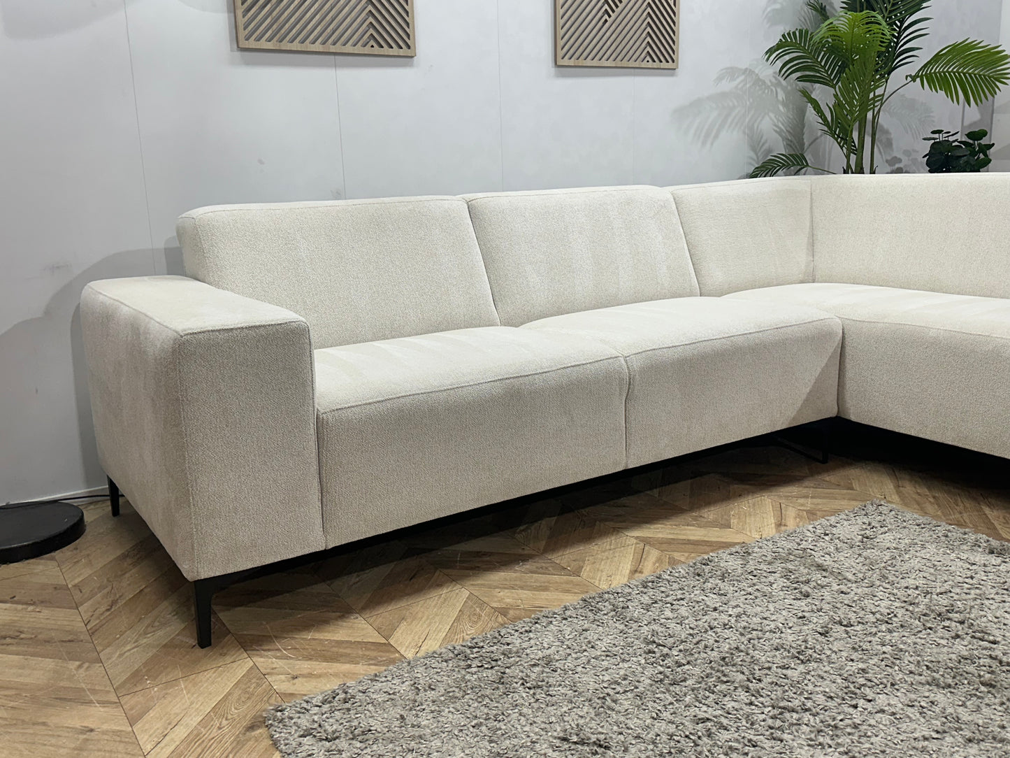 Witte Bouclé Stoffen Hoekbank ~ Vaste Kussens