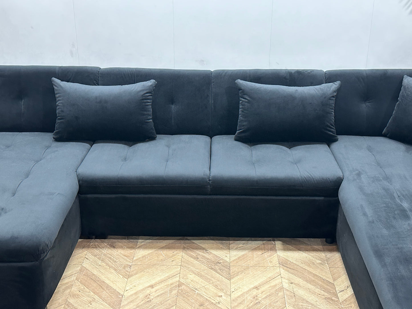 !Showroommodel! Zwarte Velvet U Bank