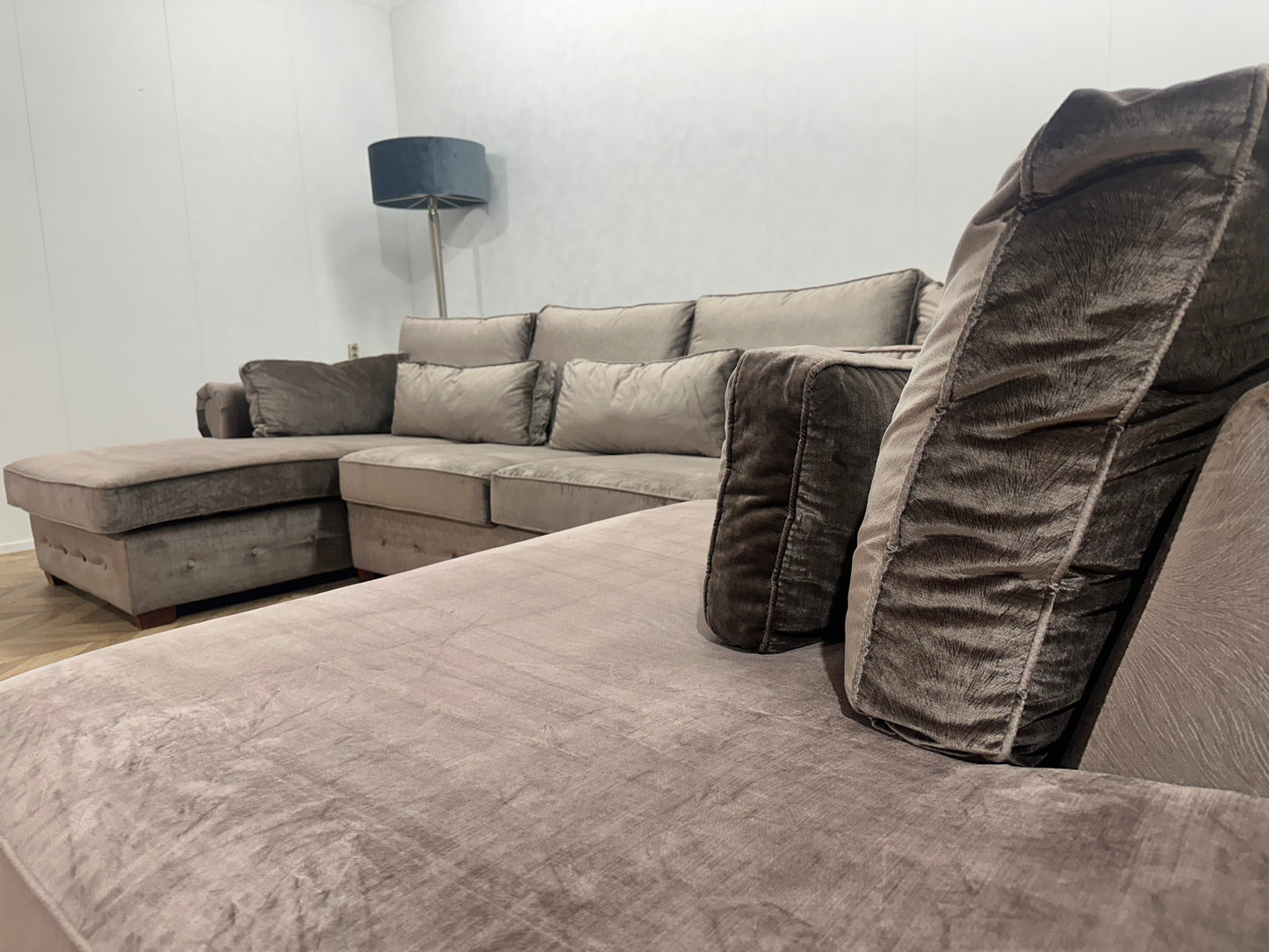 Grijze Ruime Velvet U Bank ~ Losse Kussens Met Afneembare Hoezen