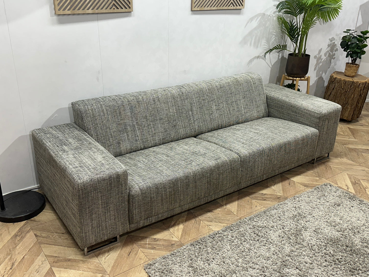 Grijze Rechte Bank ~ Vaste Kussens