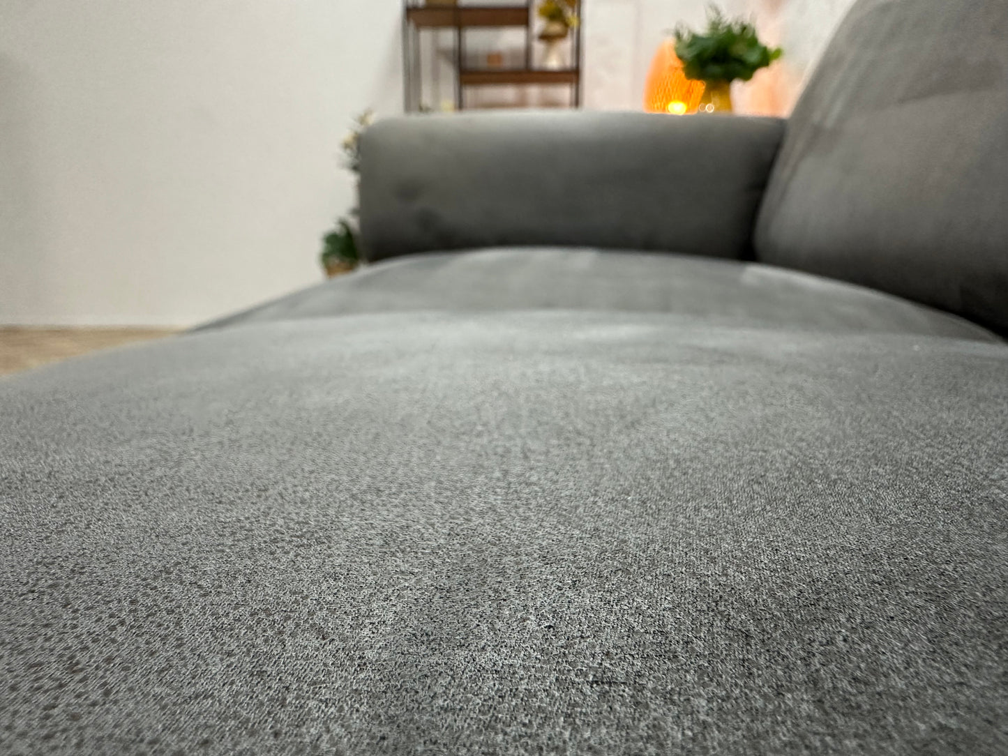 H&H Grijze Suède Stoffen 2.5-Zits Bank ~ Nieuwstaat