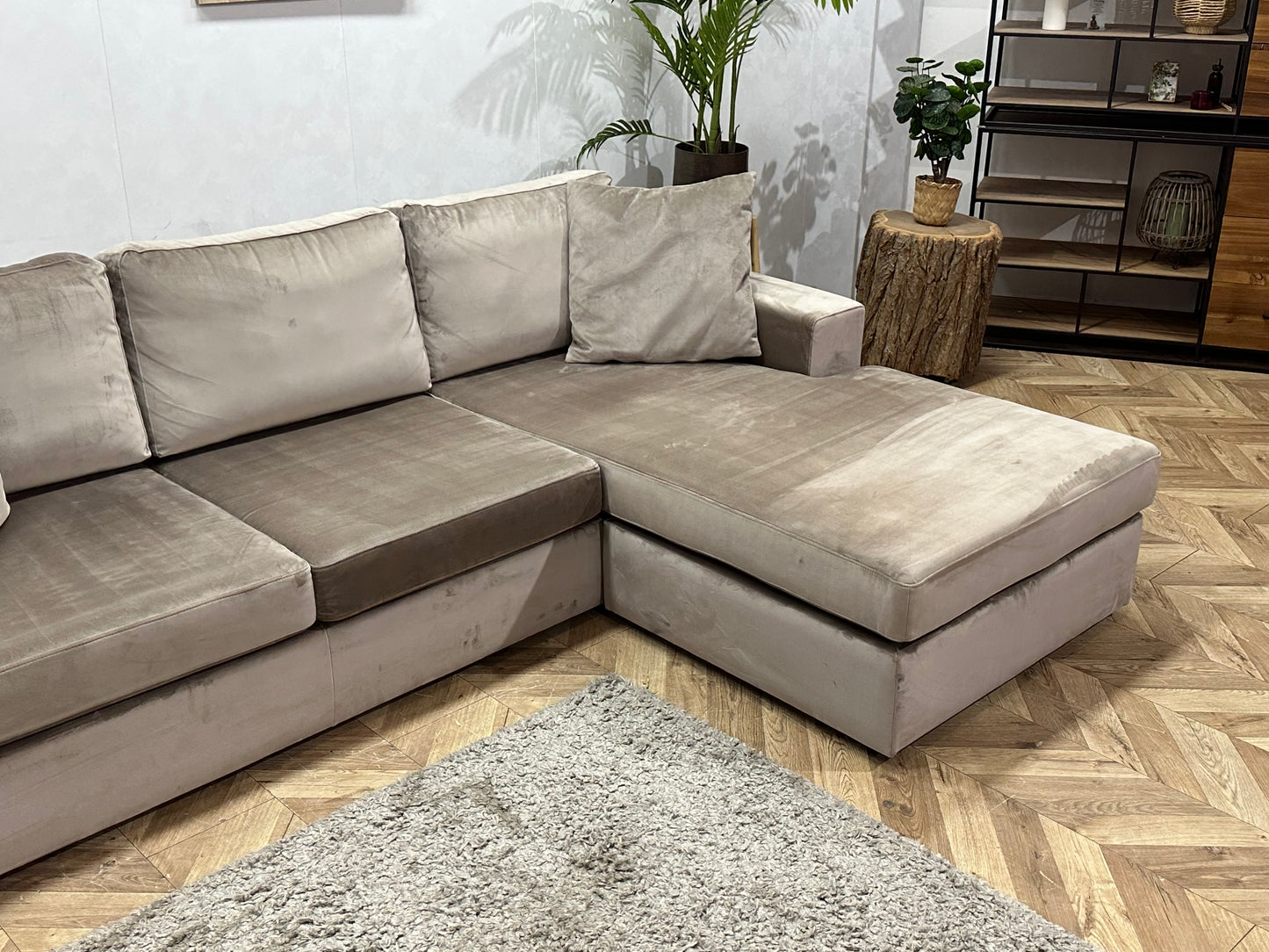 Grijze Velvet Hoekbank ~ Losse Kussens Met Afneembare Hoezen