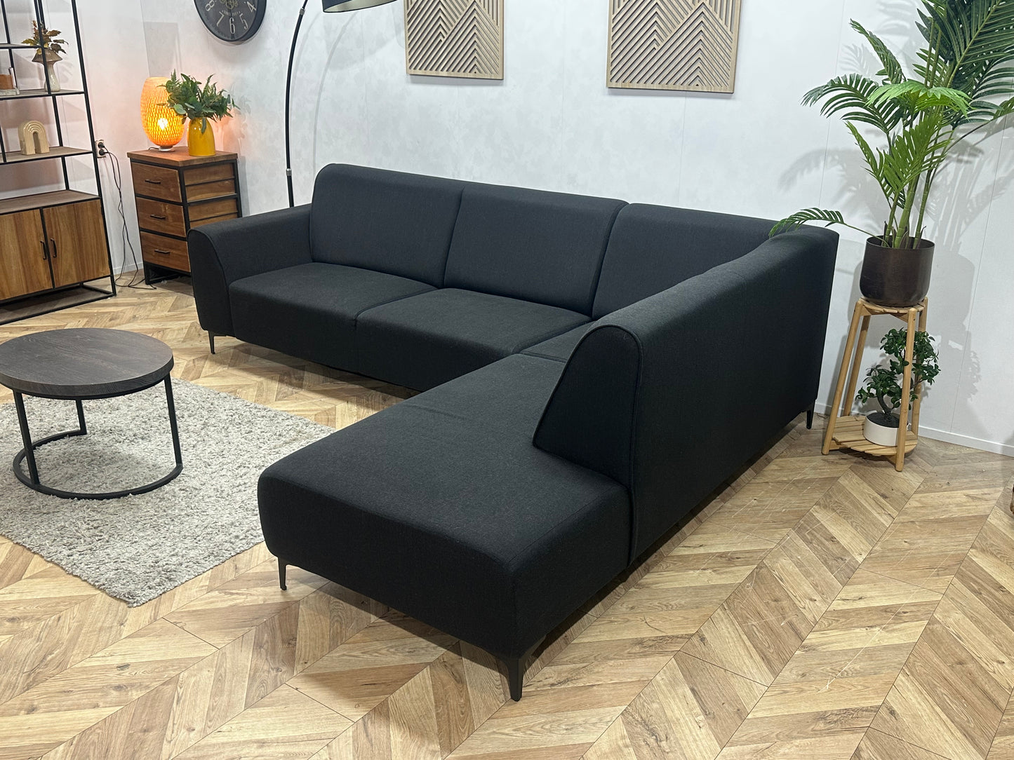 Zwarte Hoekbank ~ Vaste Kussens