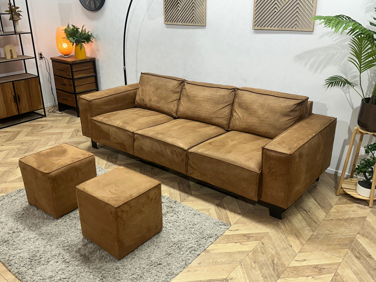 Cognac Bruine Suède Stoffen 3-Zits Bank Inc Hockers ~ Losse Rugkussens Met Afneembare Hoezen