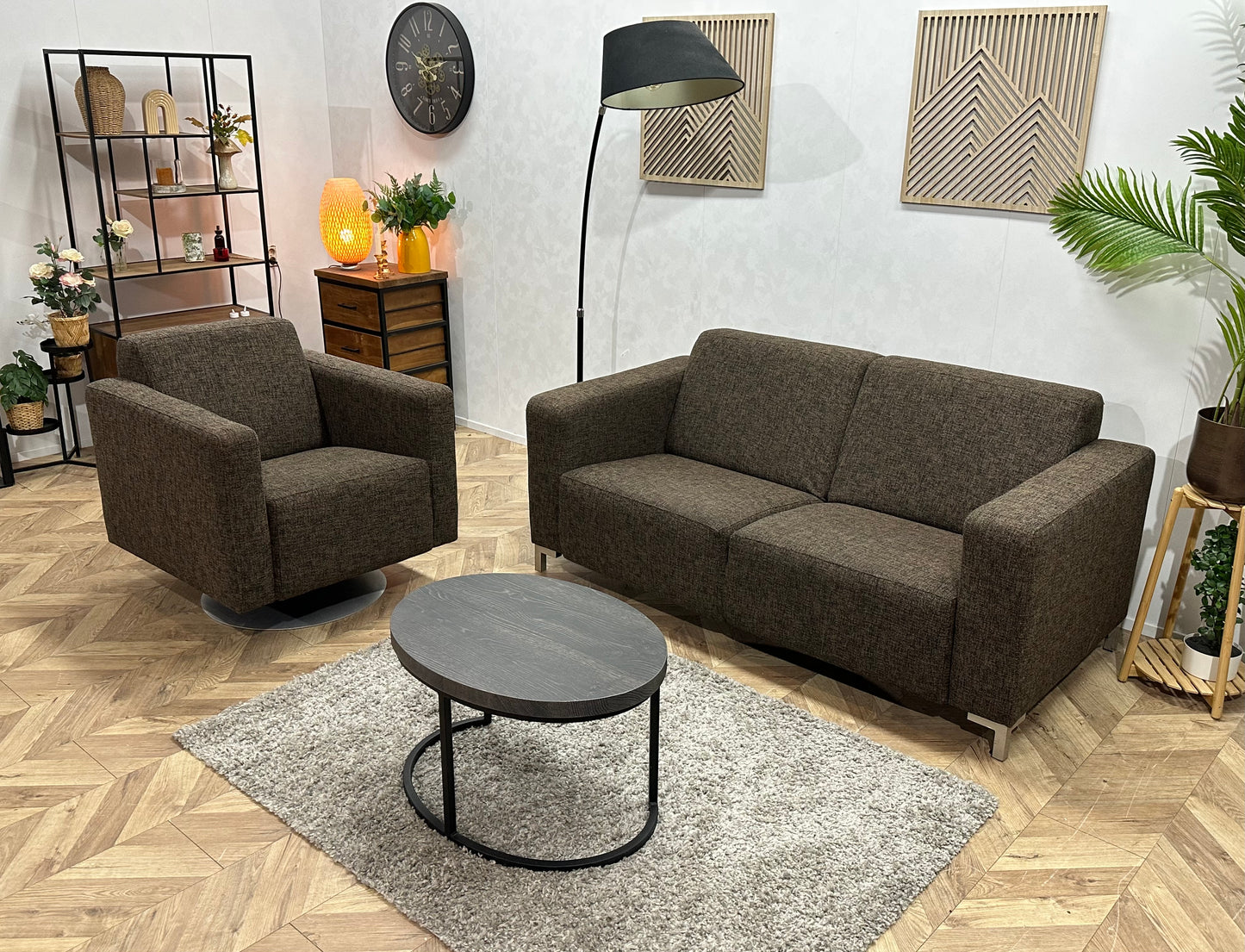 Bruine 2.5-Zits Bank Inc Fauteuil ~ Vaste Kussens