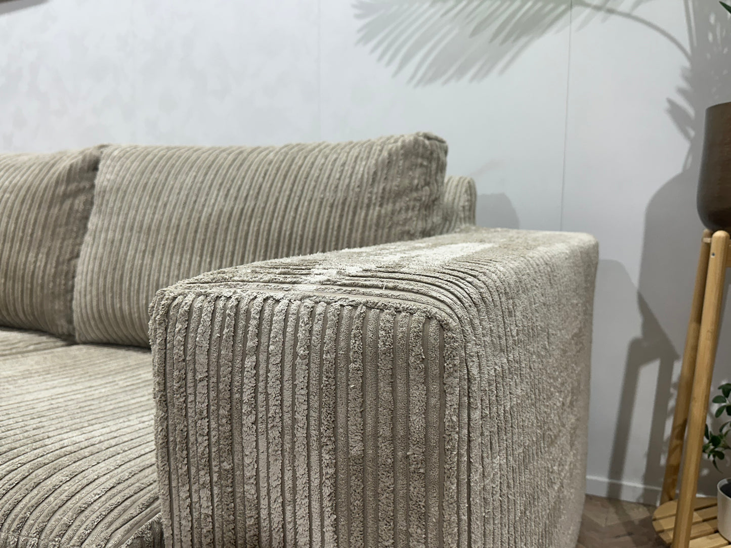 Crème Ribstof Hoekbank ~ Losse Kussens Met Afneembare Hoezen