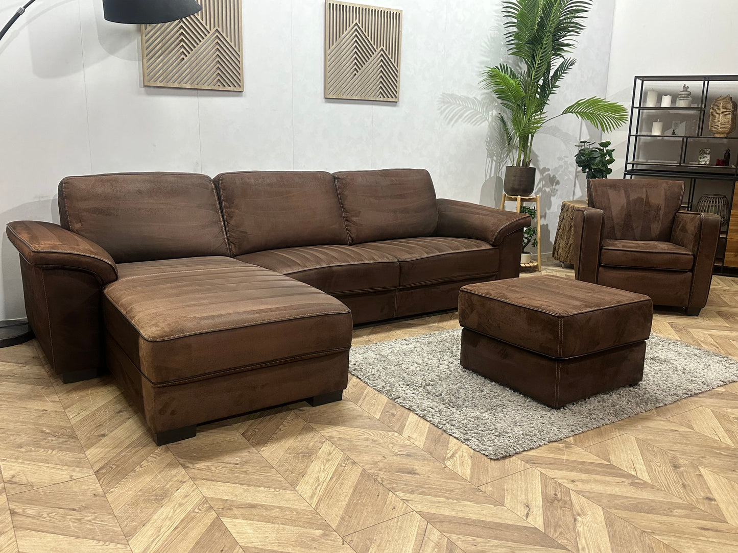 Bruine Suède Stoffen Banken Set Inc Hocker ~ Vaste Kussens