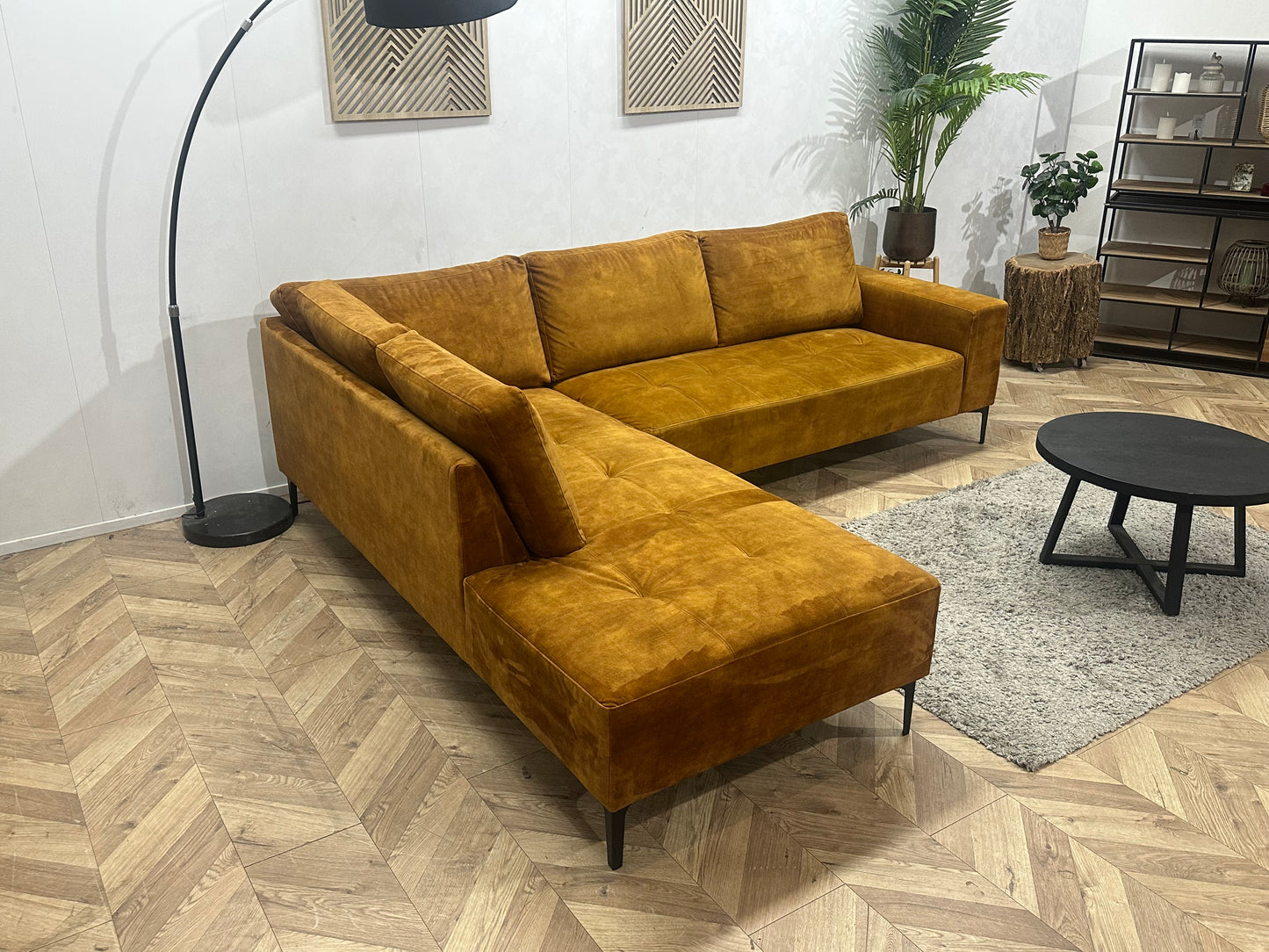 Oker Gele Velvet Hoekbank ~ Losse Rugkussens Met Afneembare Hoezen
