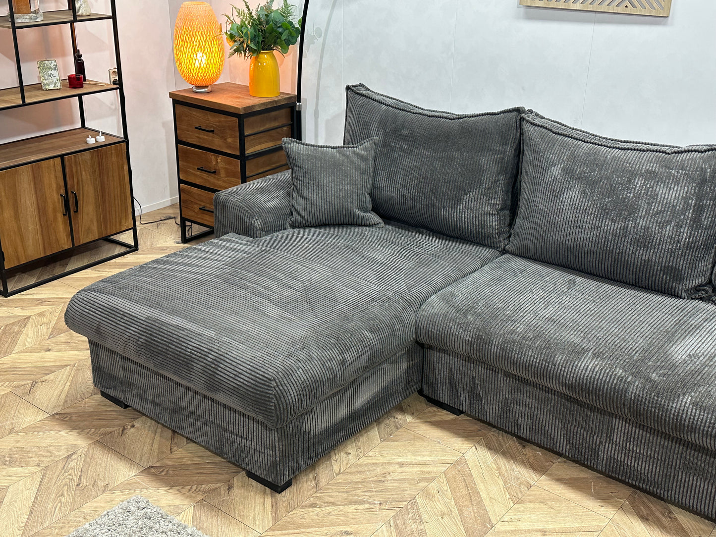 Grijze Ribstof U Bank ~ Losse Rugkussens Met Afneembare Hoezen