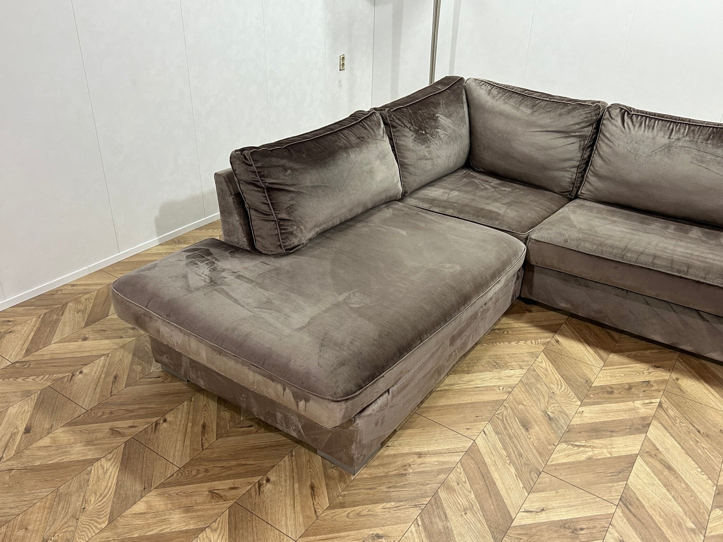 Licht Grijze Velvet Hoekbank ~ Losse Kussens Met Afneembare Hoezen