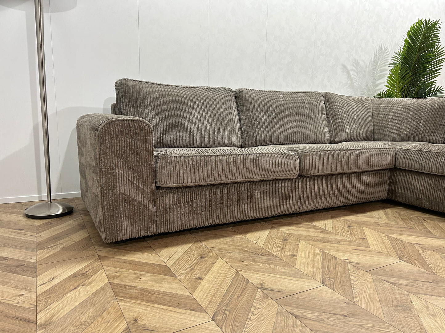 Taupe Ribstof Hoekbank ~ Losse Kussens Met Afneembare Hoezen
