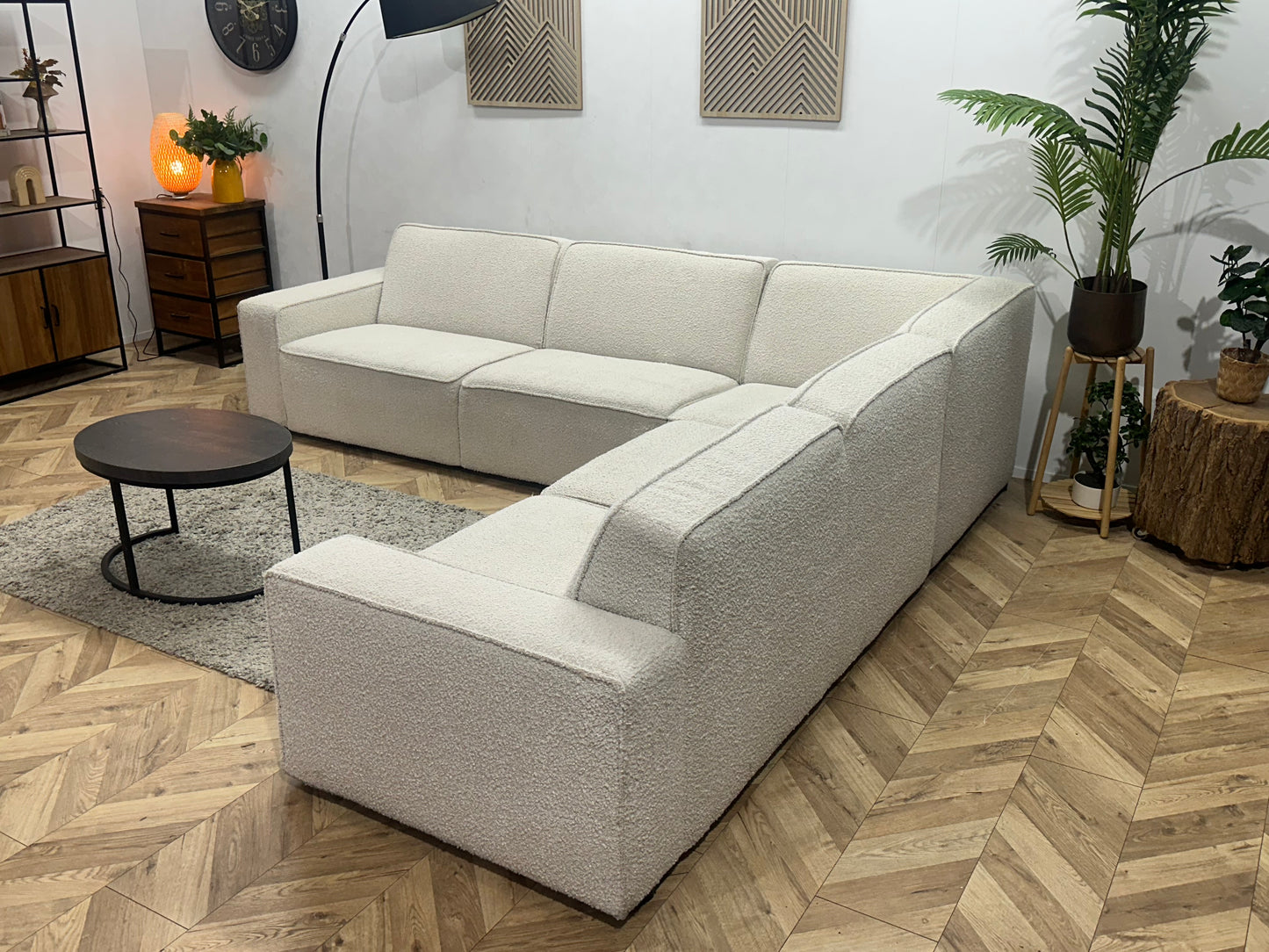 Witte Bouclé Stoffen Hoekbank ~ Vaste Kussens