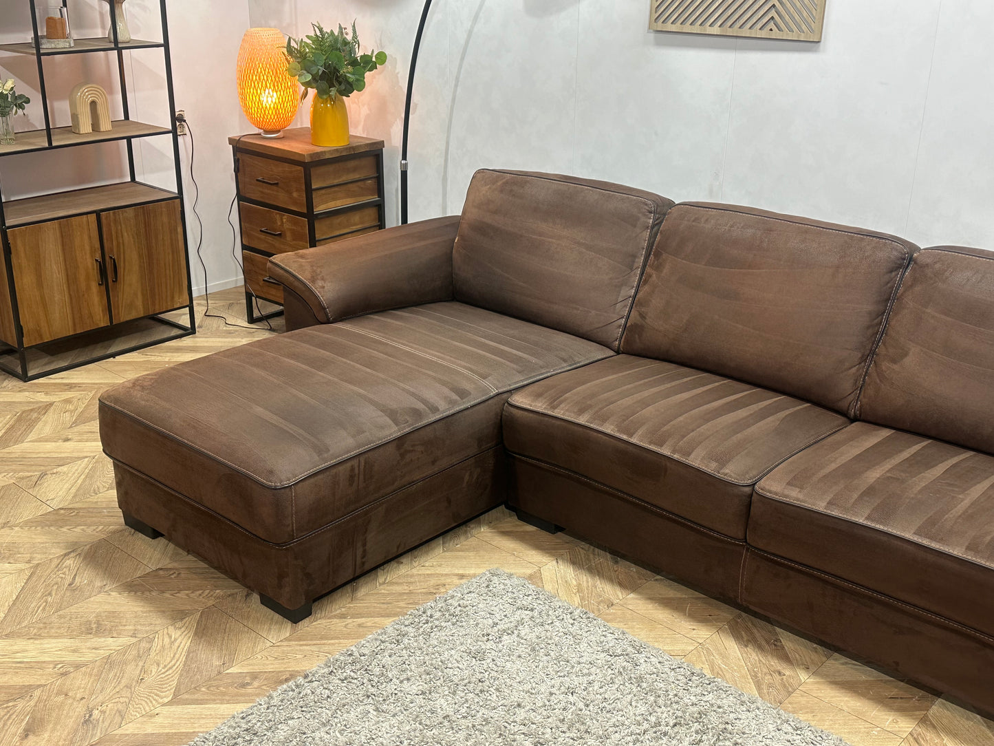 Bruine Suède Stoffen Banken Set Inc Hocker ~ Vaste Kussens