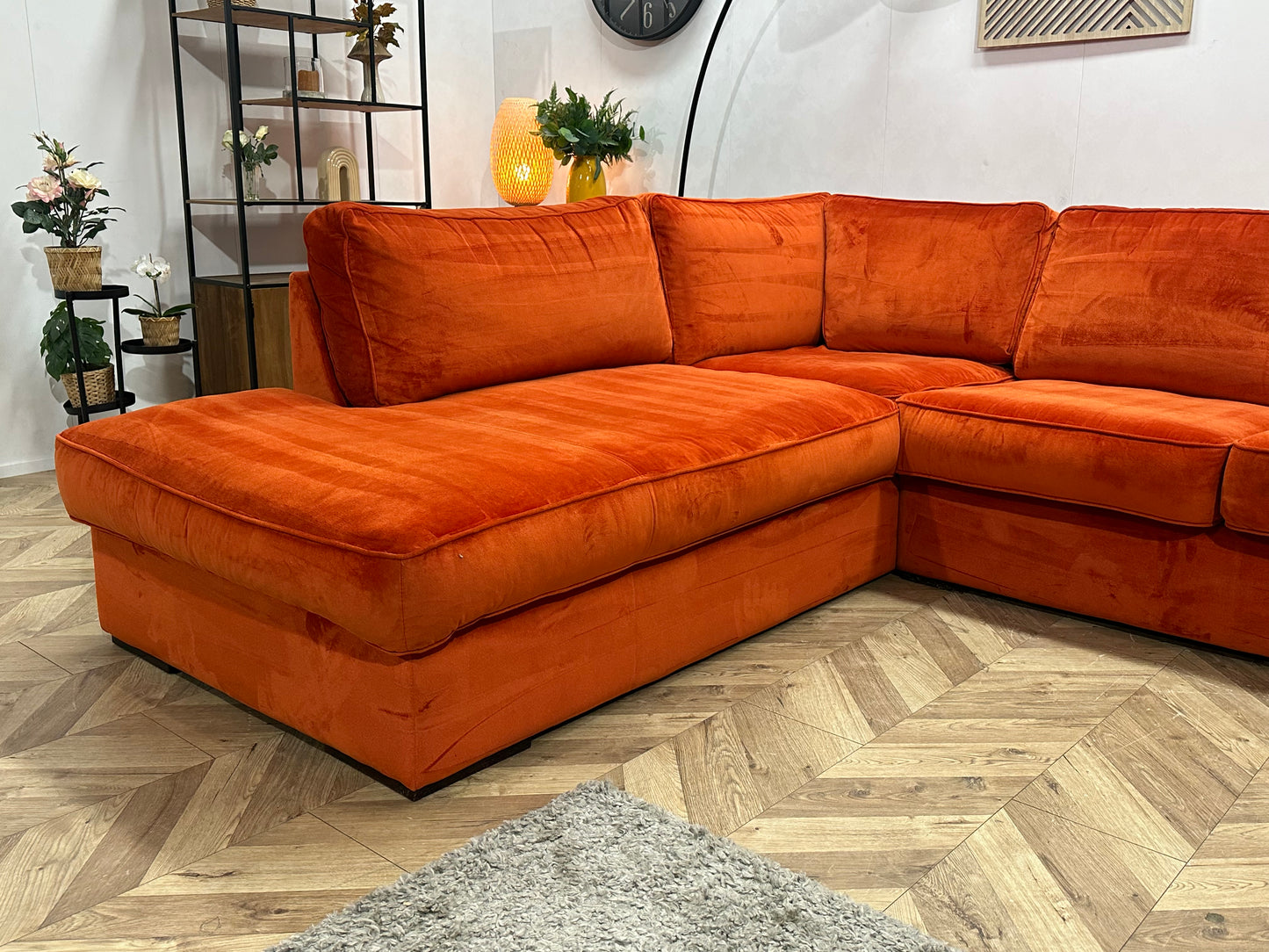 Oranje/Rode Velvet U Bank ~ Losse Kussens Met Afneembare Hoezen