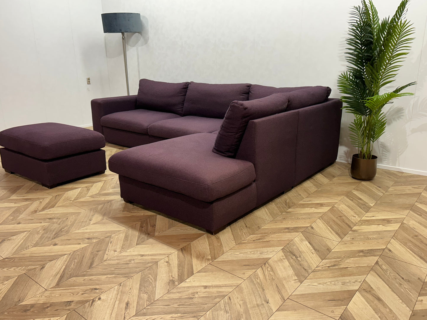 UrbanSofa Paarse Hoekbank ~ Inc. Hocker