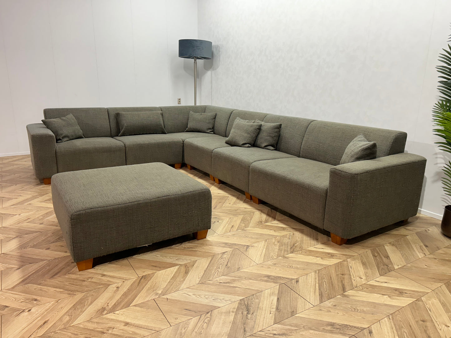 Taupe Hoekbank ~ Incl Hocker