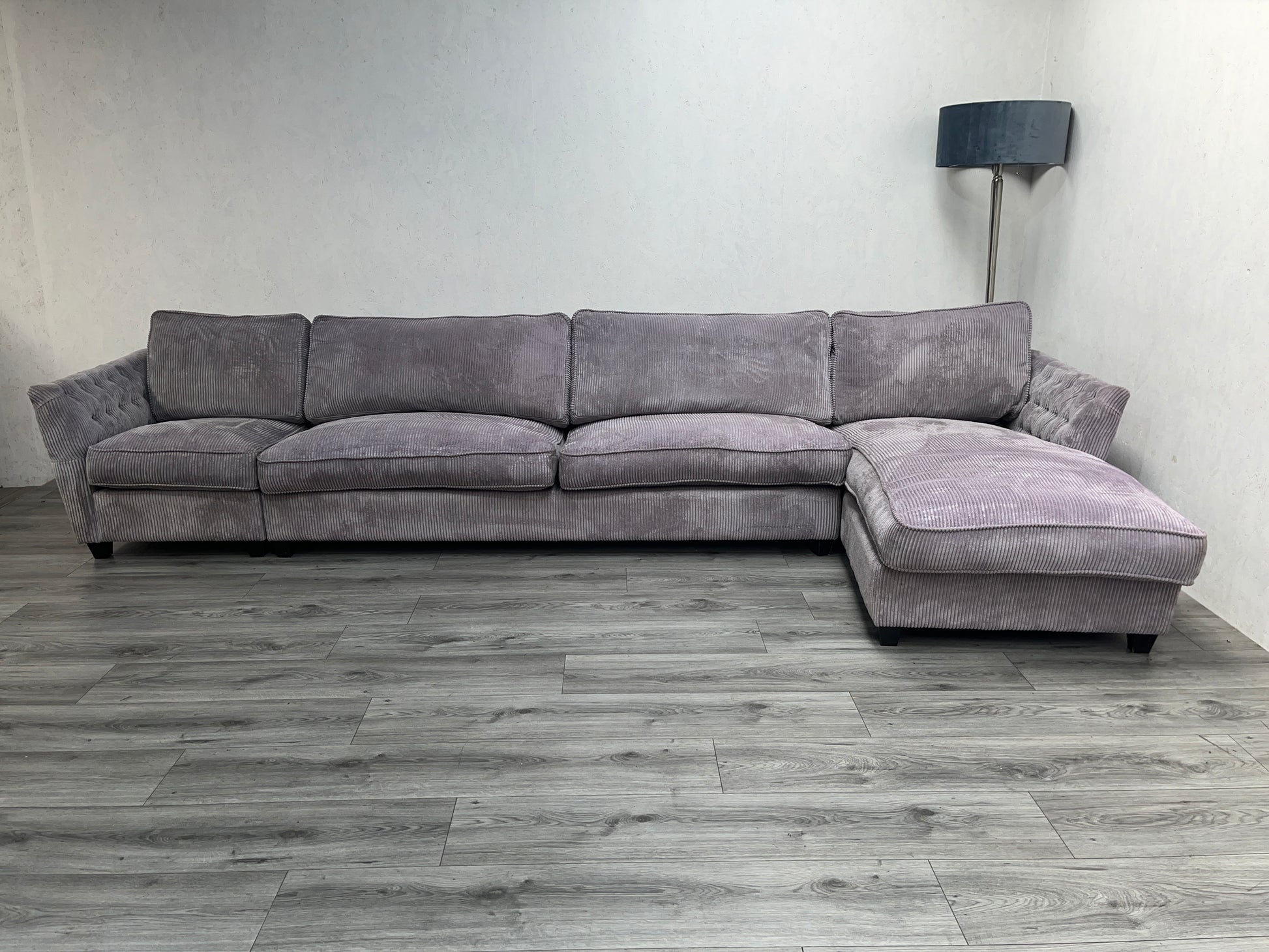 Ruime Licht Grijze Ribstof Hoekbank - Banken Bazaar