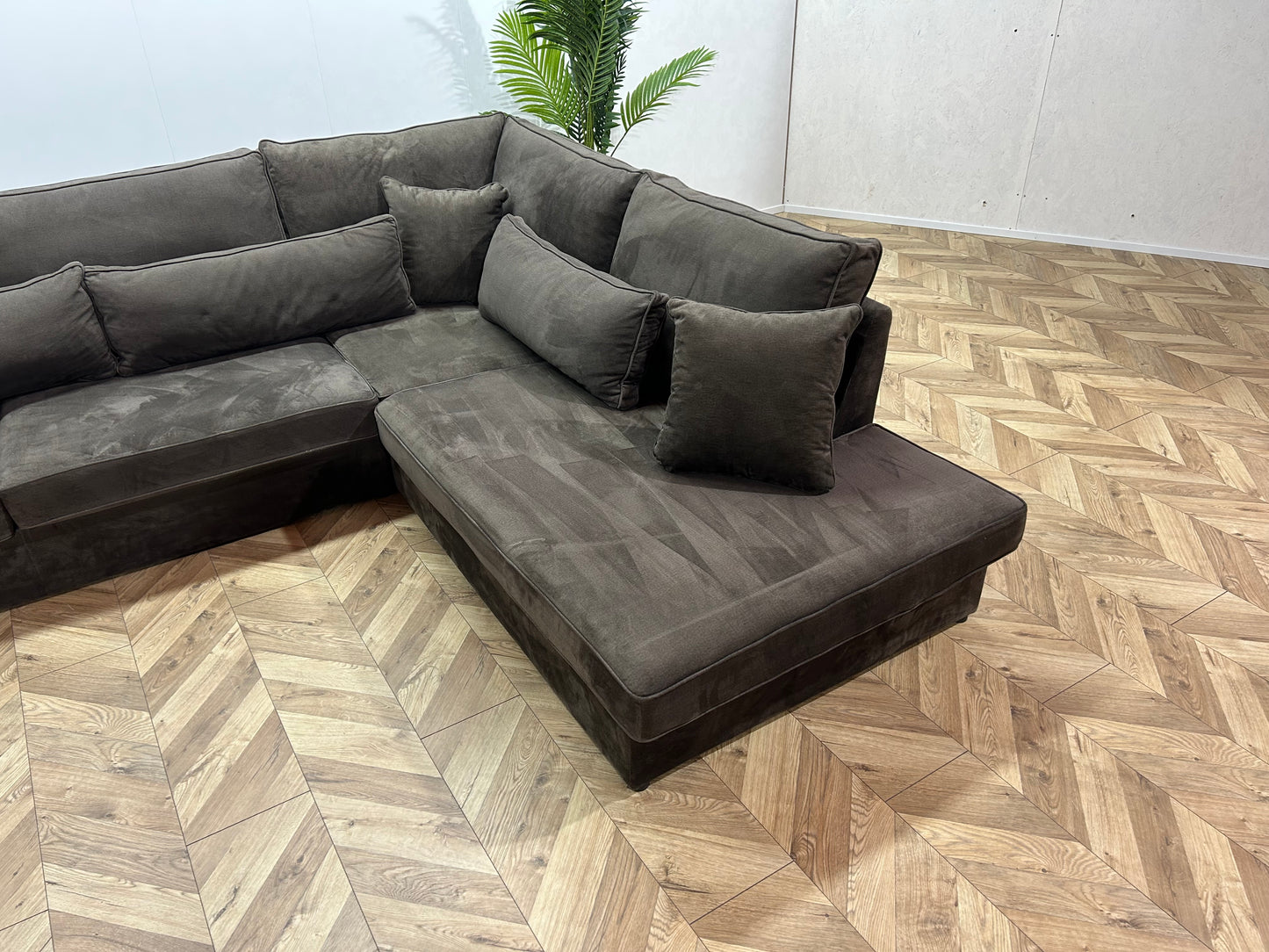 Bruine Velvet Hoekbank ~ Losse Kussens Met Afneembare Hoezen