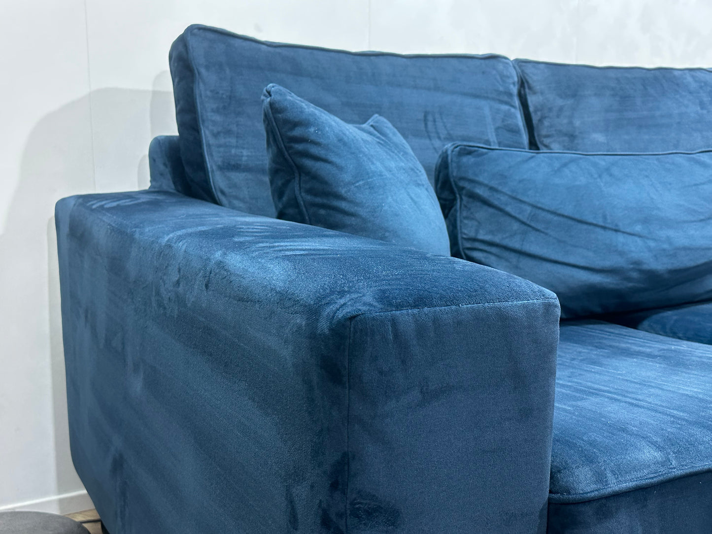 Blauwe Velvet Hoekbank ~ Losse Kussens Met Afneembare Hoezen